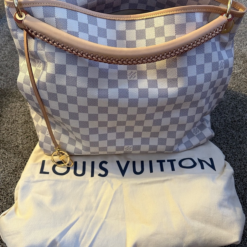 💯 Authentic Louis Vuitton Artsy MM Azur